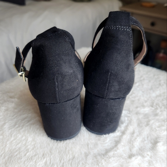 NWOT Call It Spring Suede Black Heels - Picture 6 of 8